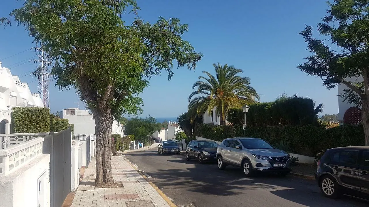 Сasa de vacaciones Rooftop Villa - chalet en Cabo Pino con vistas al mar, jardines y piscina Marbella