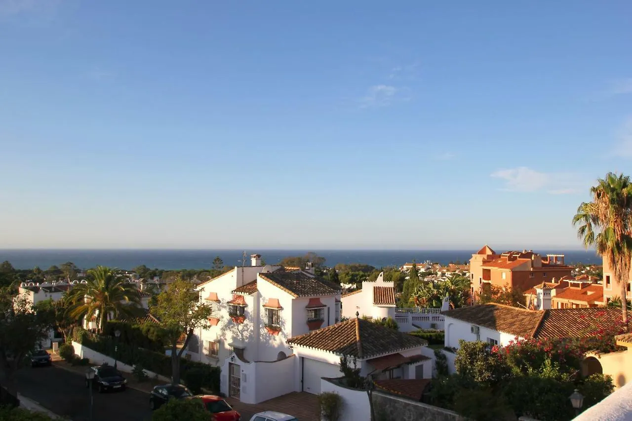 Rooftop Villa - chalet en Cabo Pino con vistas al mar, jardines y piscina Marbella