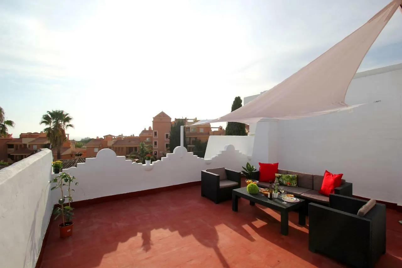 Сasa de vacaciones Rooftop Villa - chalet en Cabo Pino con vistas al mar, jardines y piscina Marbella