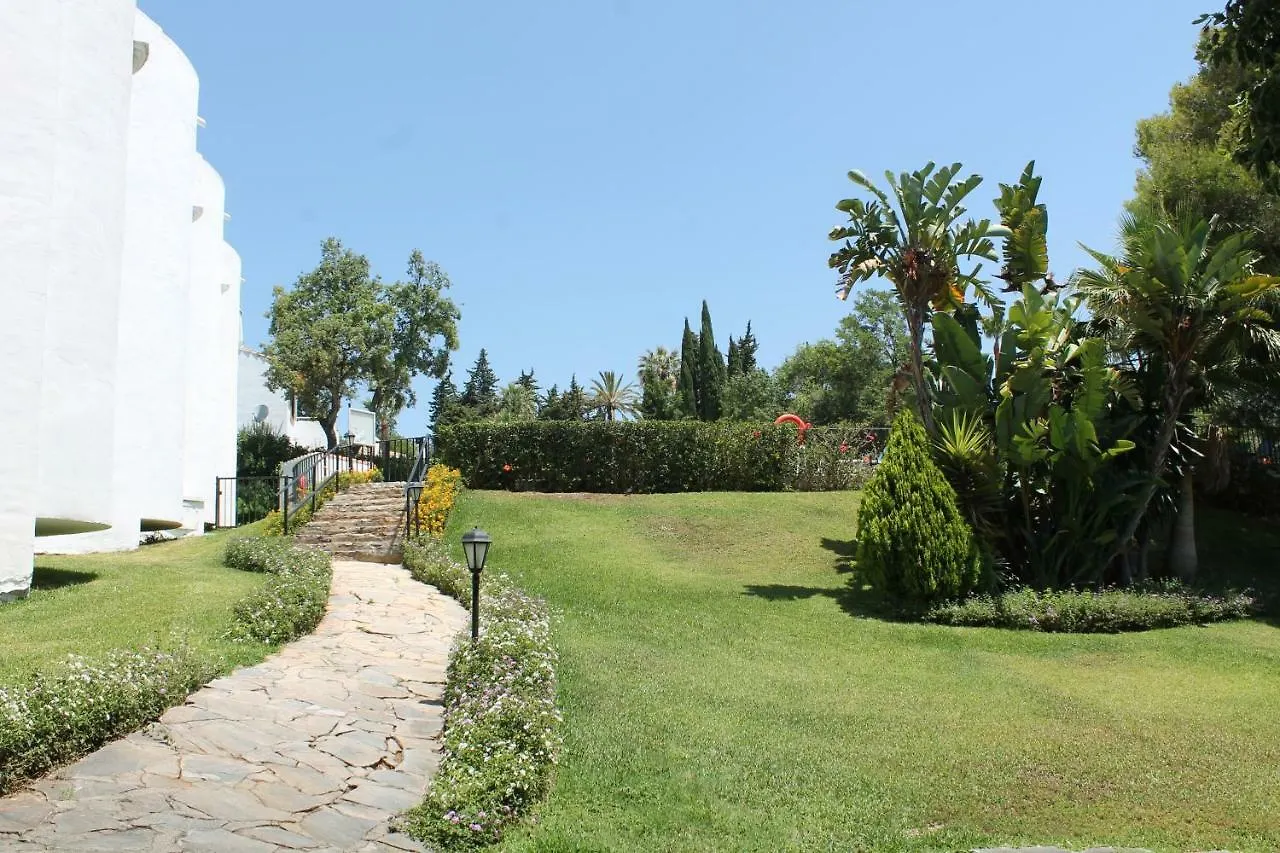 Rooftop Villa - chalet en Cabo Pino con vistas al mar, jardines y piscina Marbella
