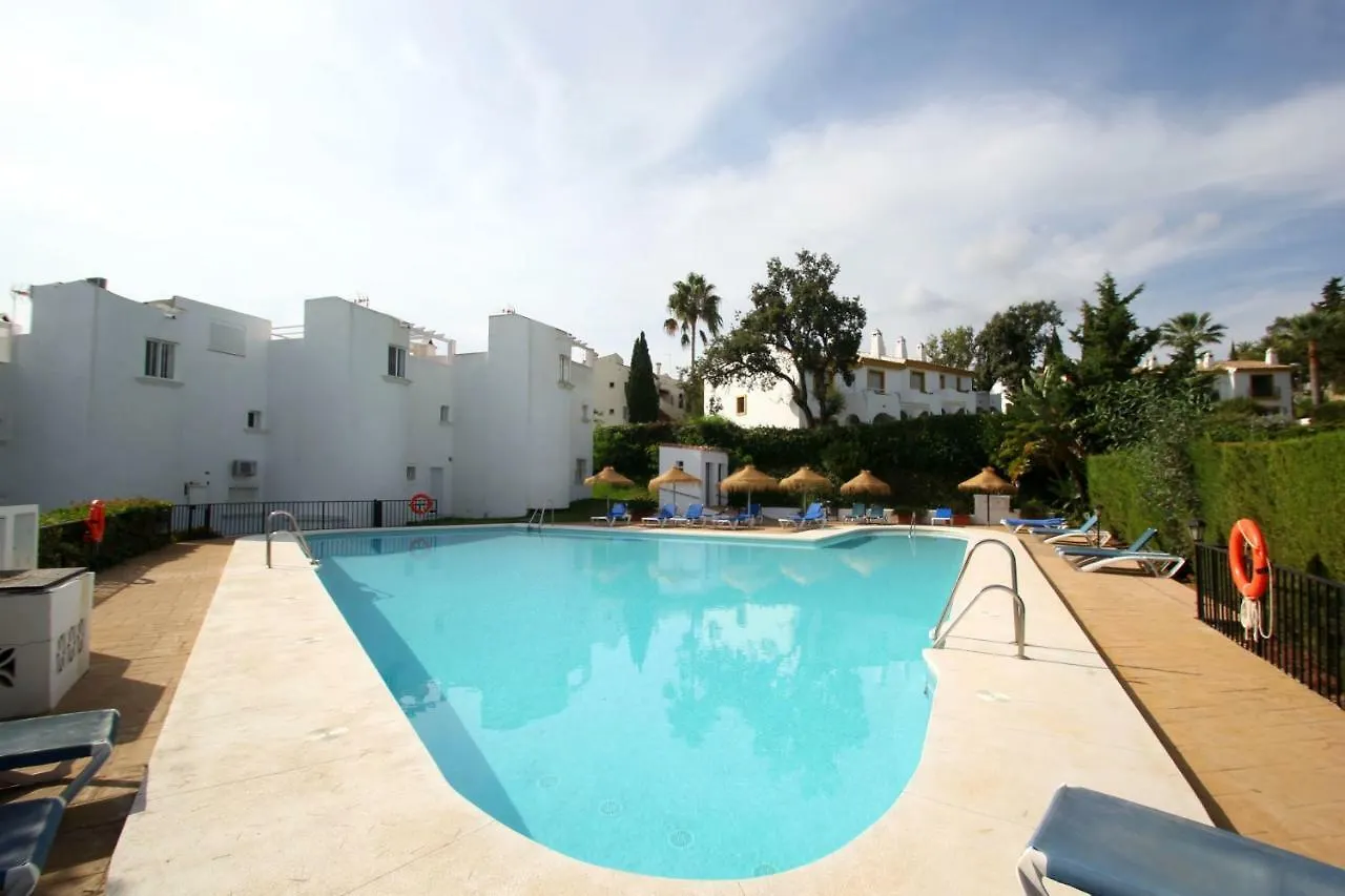 Rooftop Villa - chalet en Cabo Pino con vistas al mar, jardines y piscina Marbella