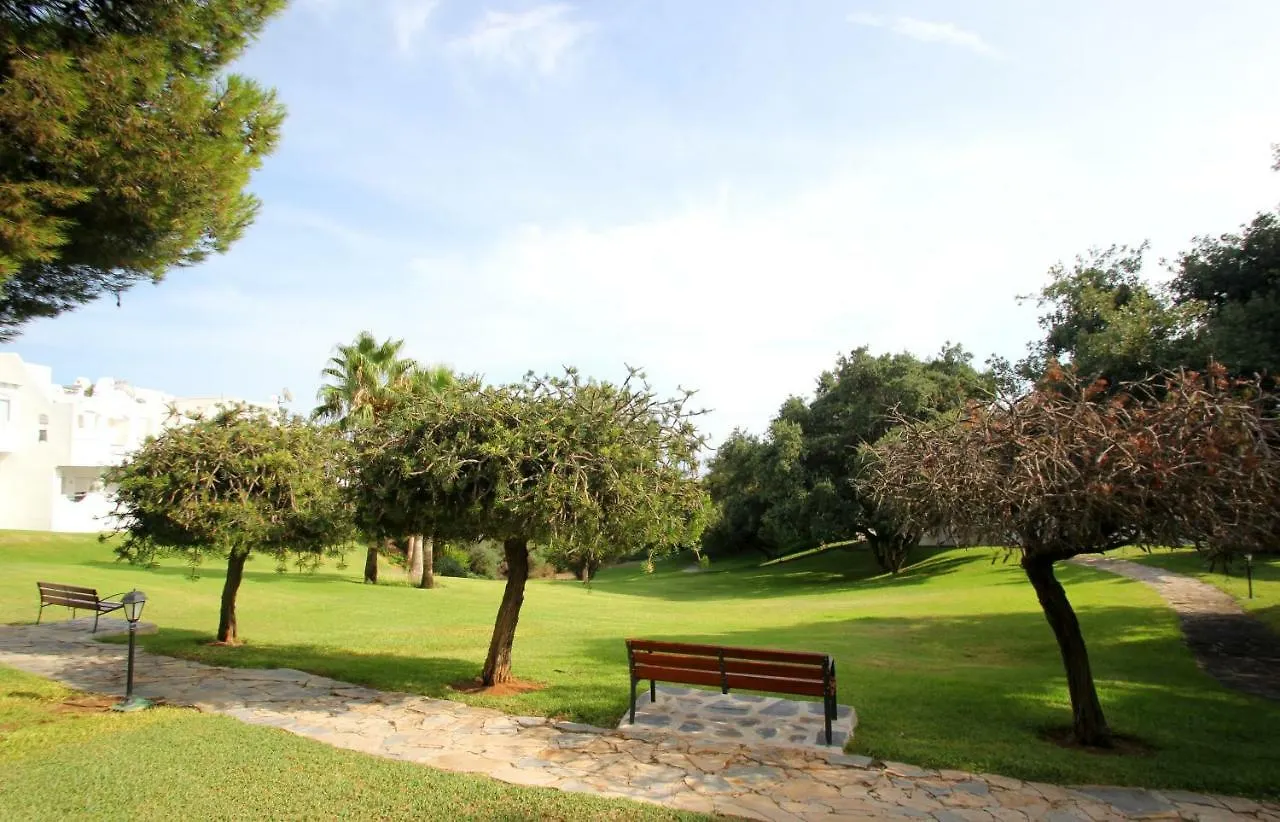 Сasa de vacaciones Rooftop Villa - chalet en Cabo Pino con vistas al mar, jardines y piscina Marbella España