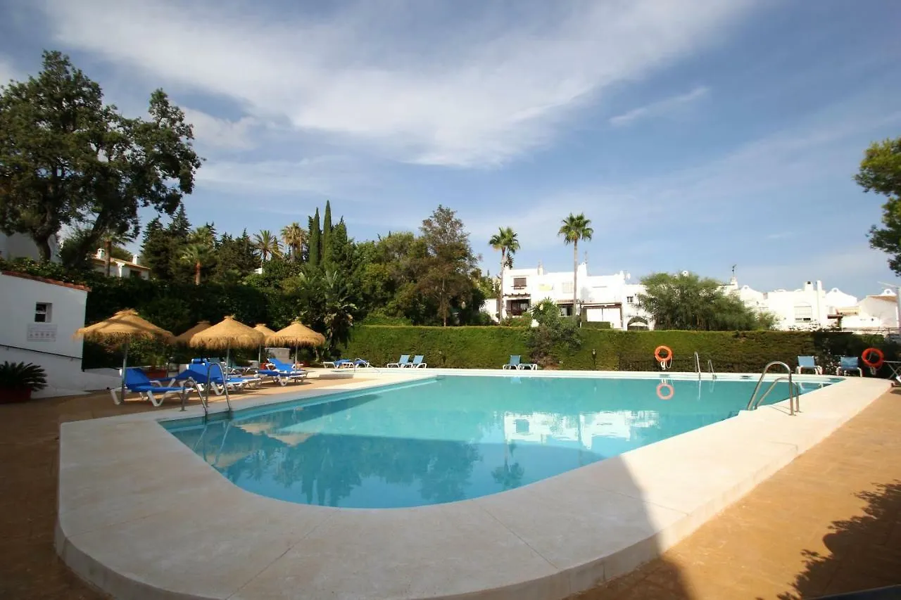 Rooftop Villa - chalet en Cabo Pino con vistas al mar, jardines y piscina Marbella